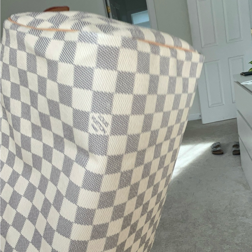 Louis Vuitton White and Gray Checkered Bag - Picture 2 of 6